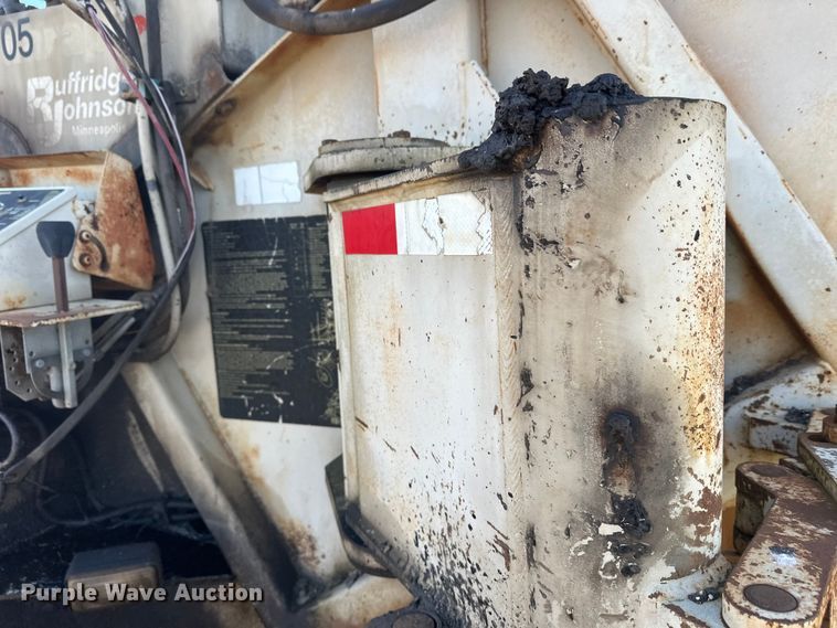 image for item DW4362 Cedar Rapids windrow elevator