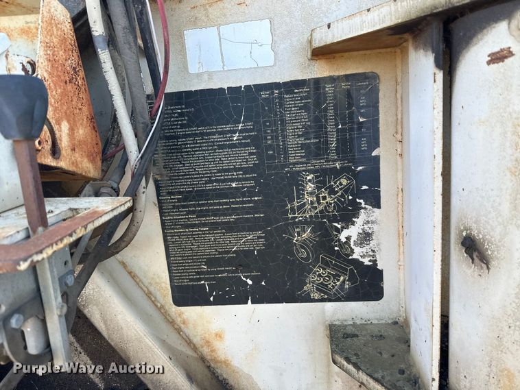 image for item DW4362 Cedar Rapids windrow elevator