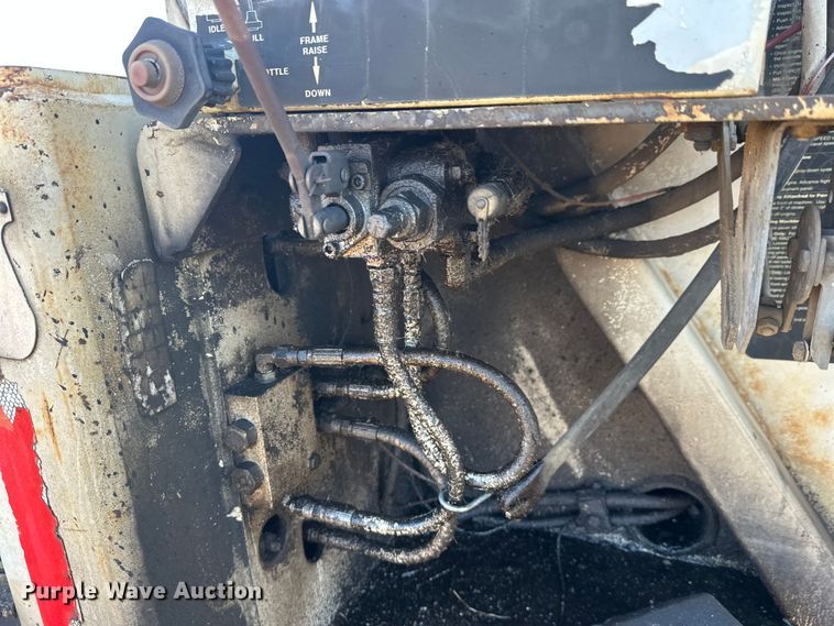 image for item DW4362 Cedar Rapids windrow elevator