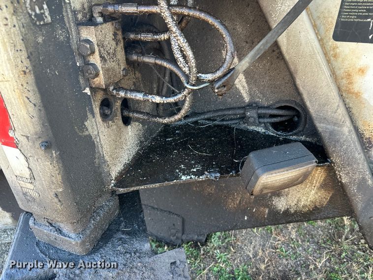 image for item DW4362 Cedar Rapids windrow elevator