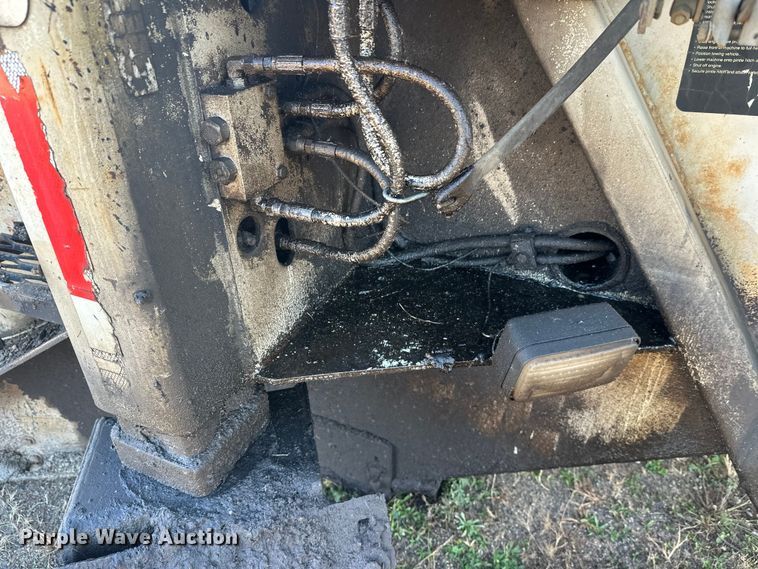 image for item DW4362 Cedar Rapids windrow elevator