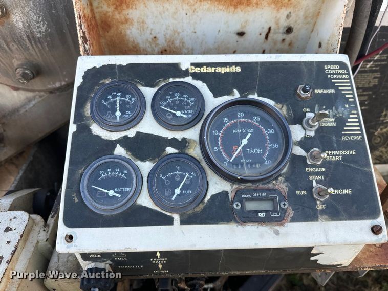 image for item DW4362 Cedar Rapids windrow elevator