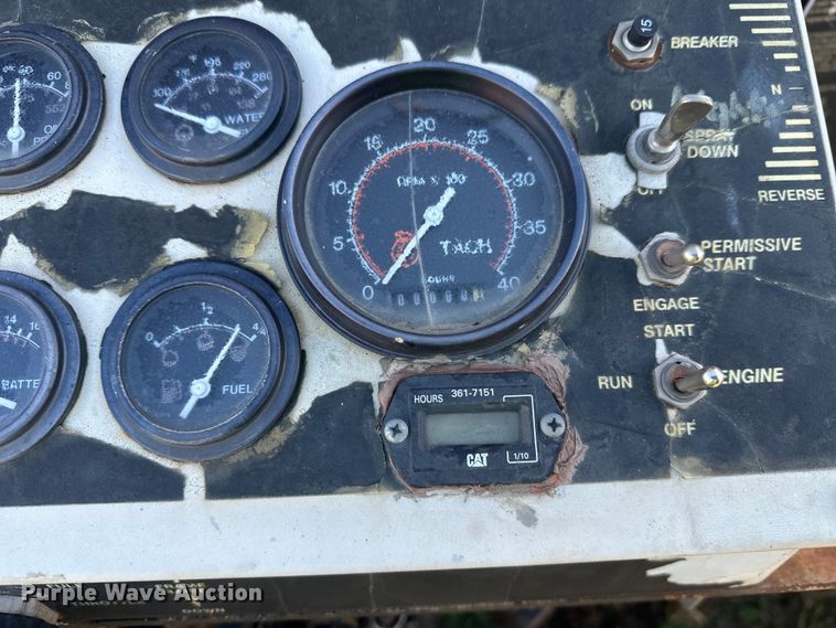 image for item DW4362 Cedar Rapids windrow elevator