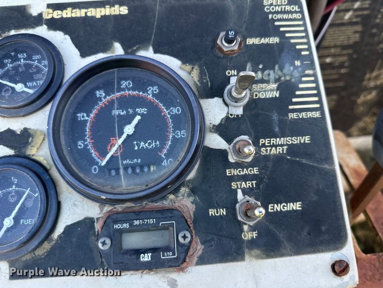 image for item DW4362 Cedar Rapids windrow elevator