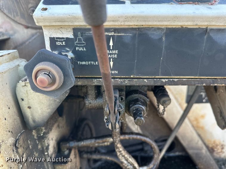 image for item DW4362 Cedar Rapids windrow elevator