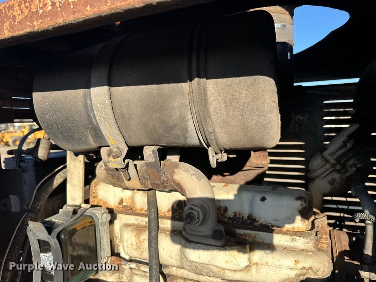 image for item DW4362 Cedar Rapids windrow elevator