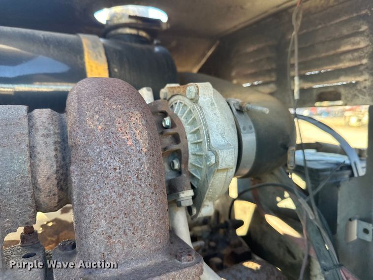 image for item DW4362 Cedar Rapids windrow elevator