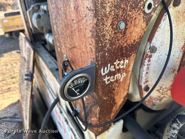 image for item DW4362 Cedar Rapids windrow elevator