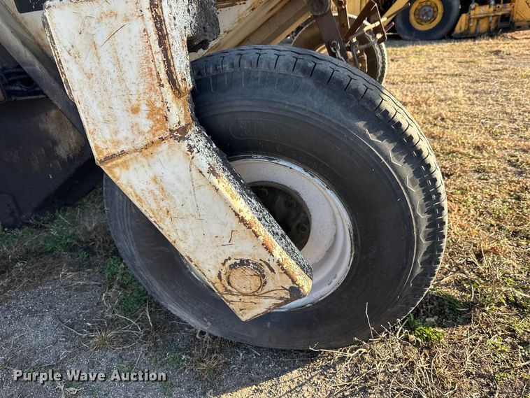 image for item DW4362 Cedar Rapids windrow elevator