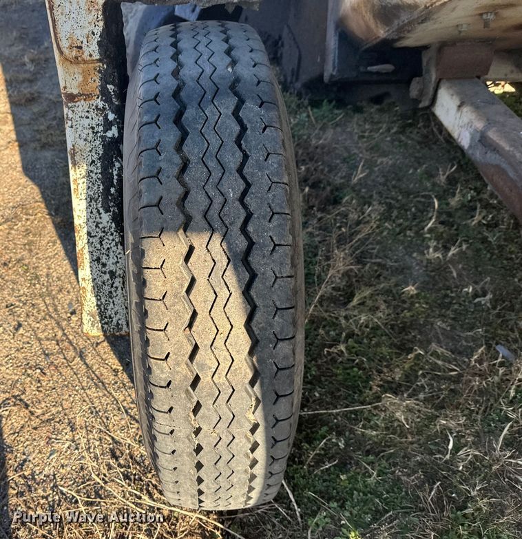 image for item DW4362 Cedar Rapids windrow elevator