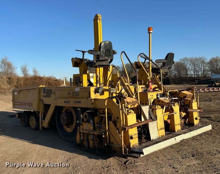 image for item DW4364 1998 Blaw Knox PF-3200 paver