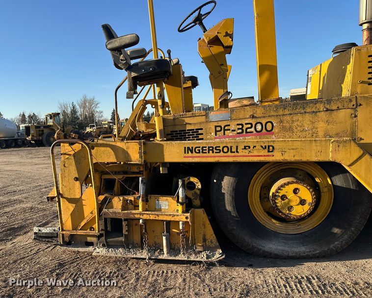 image for item DW4364 1998 Blaw Knox PF-3200 paver