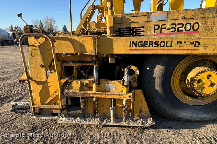 image for item DW4364 1998 Blaw Knox PF-3200 paver