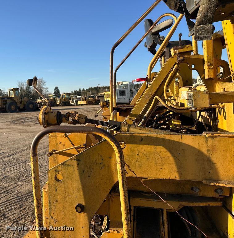 image for item DW4364 1998 Blaw Knox PF-3200 paver