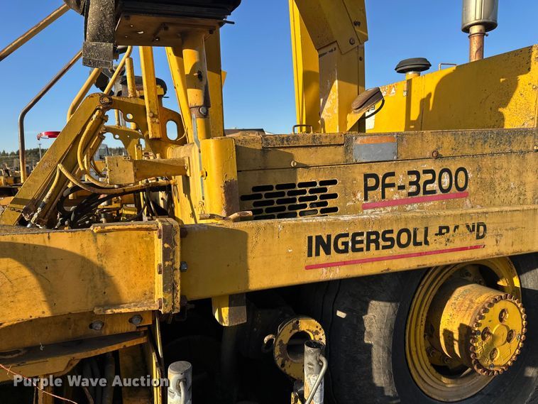 image for item DW4364 1998 Blaw Knox PF-3200 paver