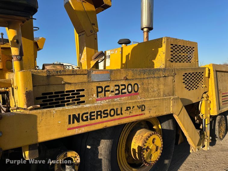 image for item DW4364 1998 Blaw Knox PF-3200 paver