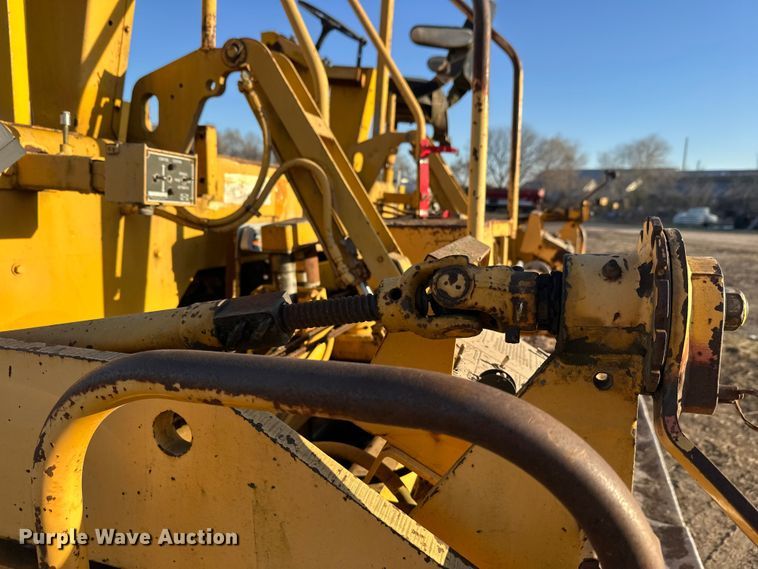 image for item DW4364 1998 Blaw Knox PF-3200 paver