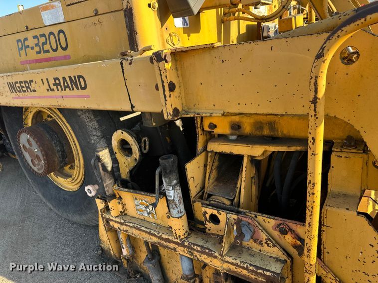 image for item DW4364 1998 Blaw Knox PF-3200 paver