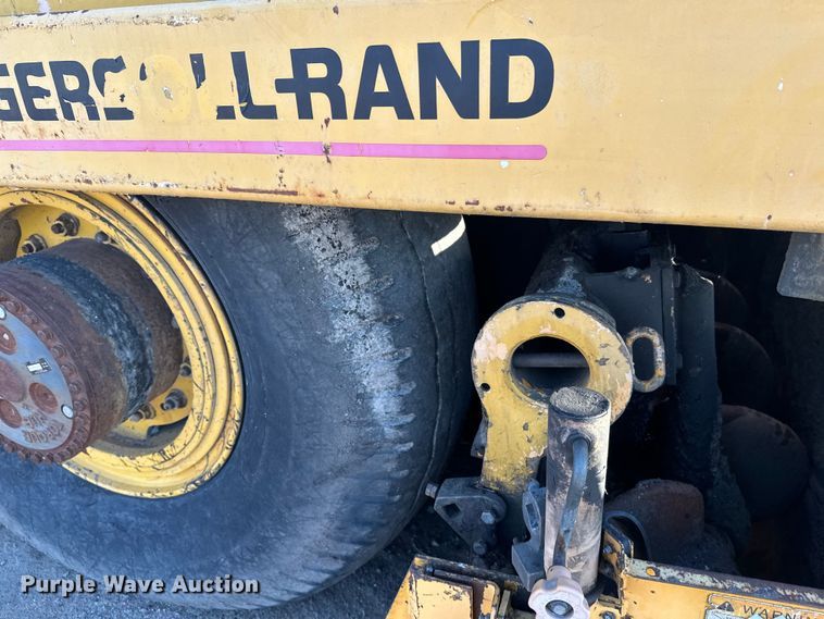 image for item DW4364 1998 Blaw Knox PF-3200 paver