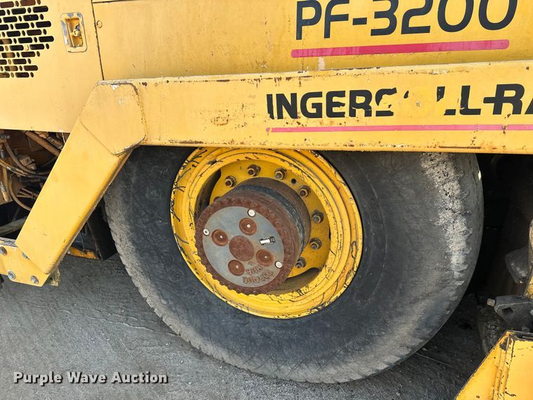 image for item DW4364 1998 Blaw Knox PF-3200 paver