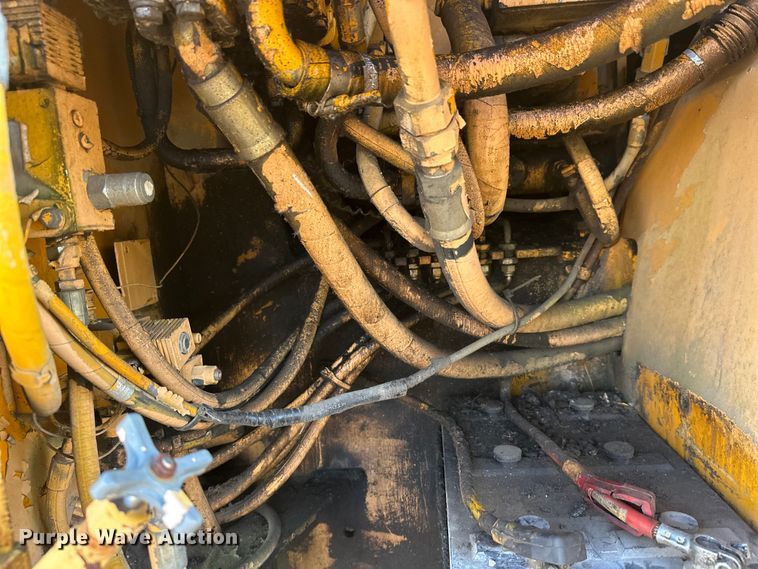 image for item DW4364 1998 Blaw Knox PF-3200 paver