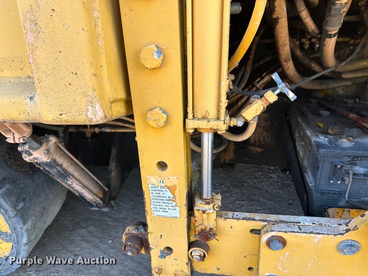 image for item DW4364 1998 Blaw Knox PF-3200 paver