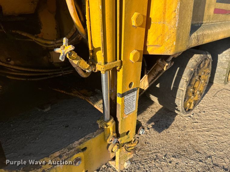 image for item DW4364 1998 Blaw Knox PF-3200 paver