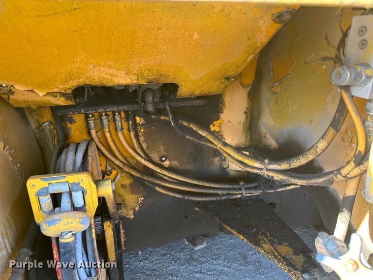 image for item DW4364 1998 Blaw Knox PF-3200 paver