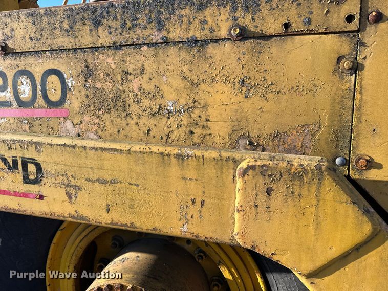 image for item DW4364 1998 Blaw Knox PF-3200 paver