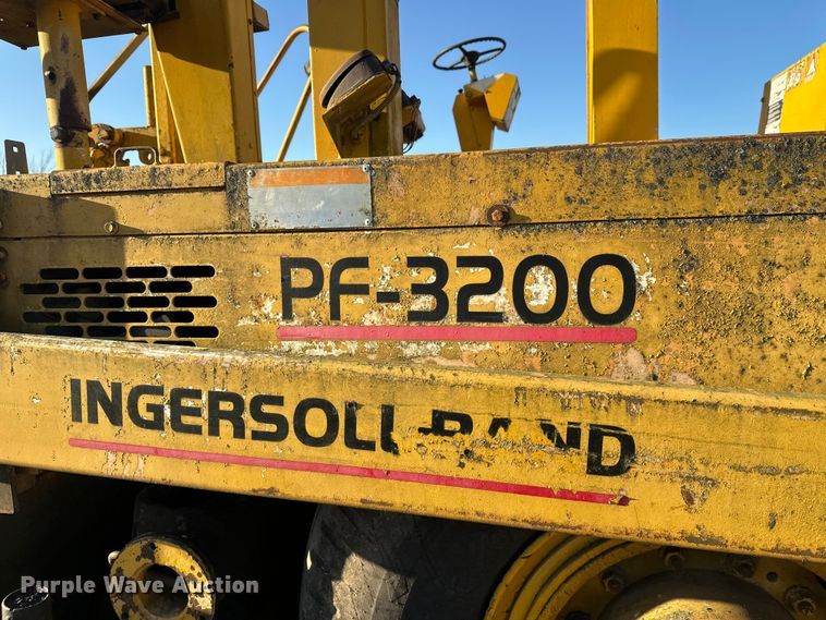 image for item DW4364 1998 Blaw Knox PF-3200 paver