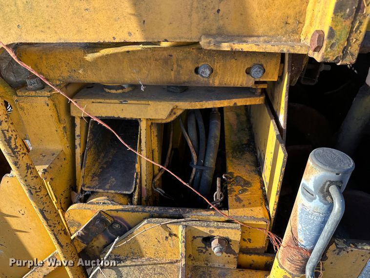 image for item DW4364 1998 Blaw Knox PF-3200 paver