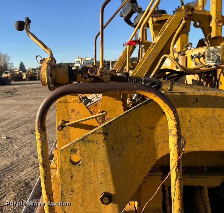 image for item DW4364 1998 Blaw Knox PF-3200 paver