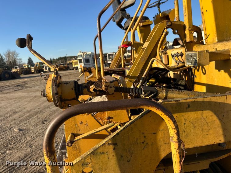 image for item DW4364 1998 Blaw Knox PF-3200 paver