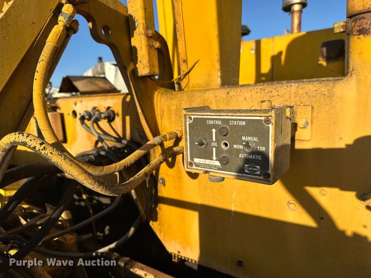 image for item DW4364 1998 Blaw Knox PF-3200 paver