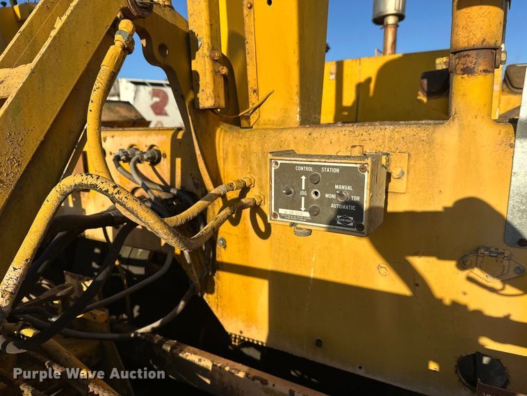 image for item DW4364 1998 Blaw Knox PF-3200 paver