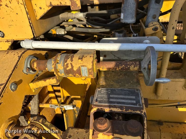 image for item DW4364 1998 Blaw Knox PF-3200 paver