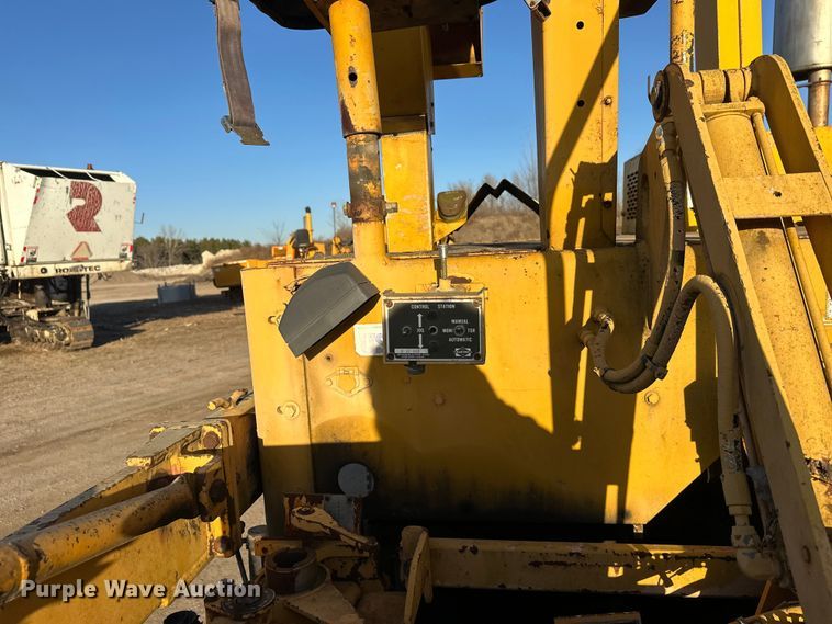 image for item DW4364 1998 Blaw Knox PF-3200 paver