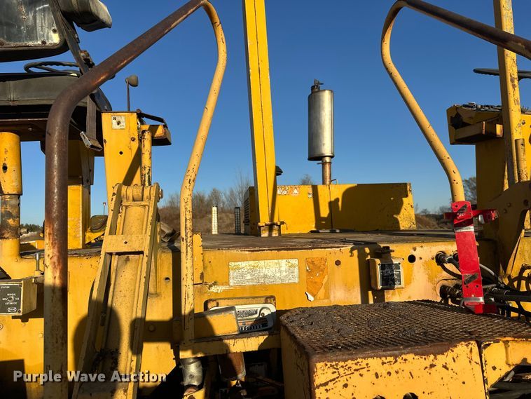 image for item DW4364 1998 Blaw Knox PF-3200 paver