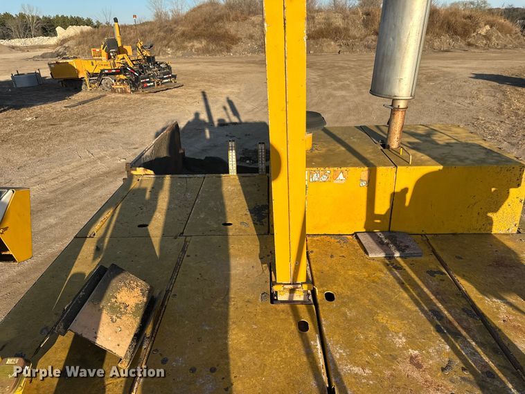 image for item DW4364 1998 Blaw Knox PF-3200 paver