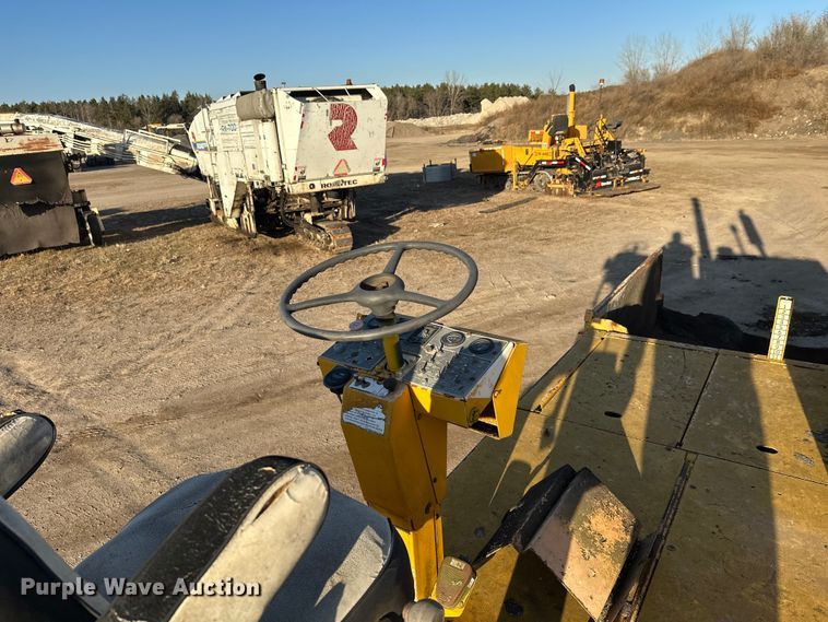 image for item DW4364 1998 Blaw Knox PF-3200 paver