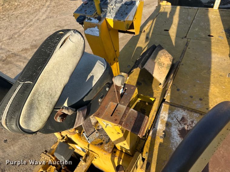 image for item DW4364 1998 Blaw Knox PF-3200 paver