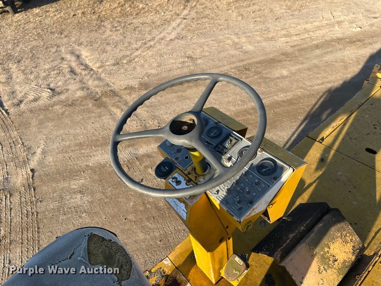 image for item DW4364 1998 Blaw Knox PF-3200 paver