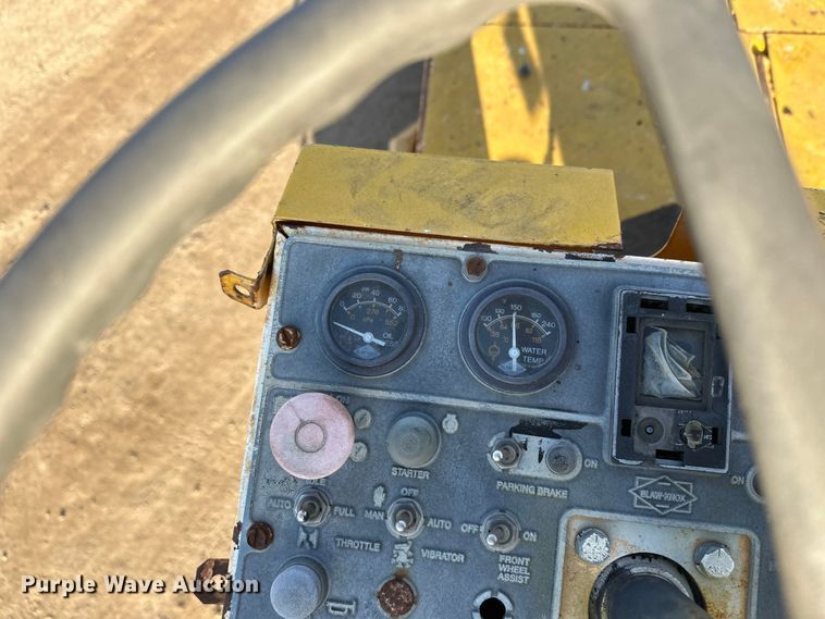 image for item DW4364 1998 Blaw Knox PF-3200 paver