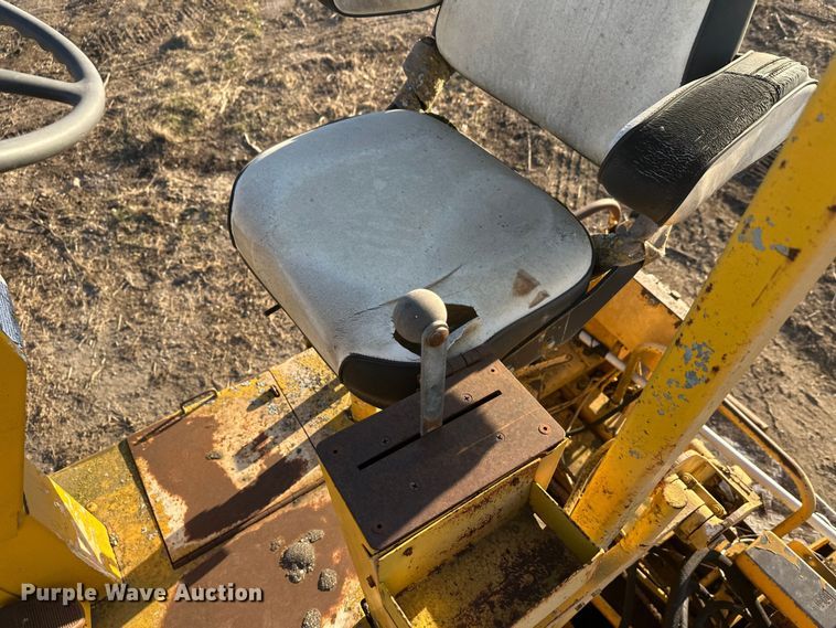 image for item DW4364 1998 Blaw Knox PF-3200 paver