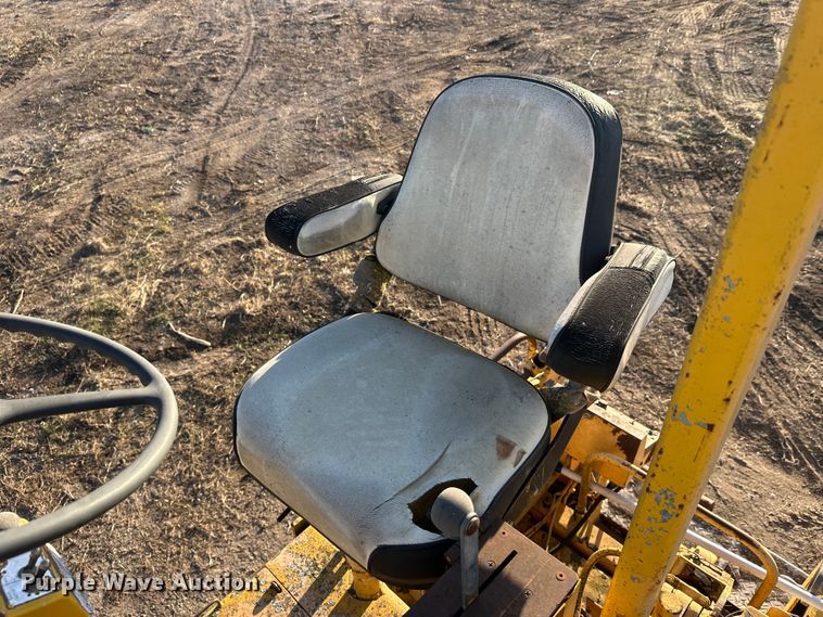 image for item DW4364 1998 Blaw Knox PF-3200 paver