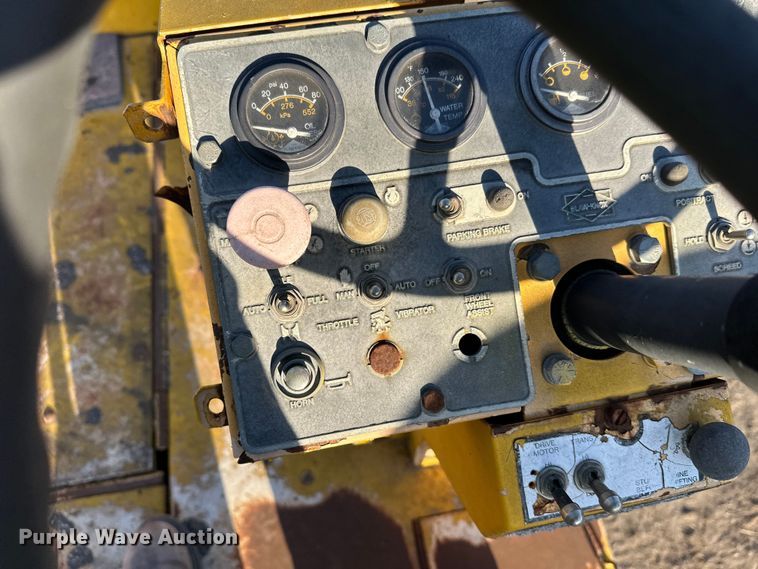 image for item DW4364 1998 Blaw Knox PF-3200 paver