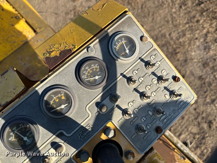 image for item DW4364 1998 Blaw Knox PF-3200 paver