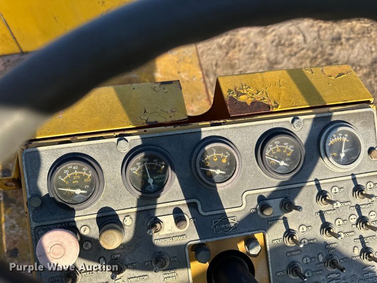 image for item DW4364 1998 Blaw Knox PF-3200 paver