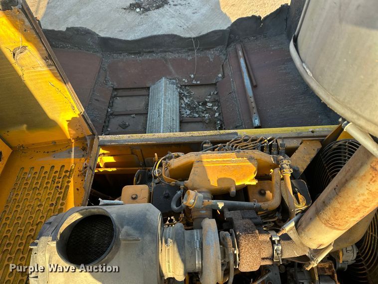 image for item DW4364 1998 Blaw Knox PF-3200 paver