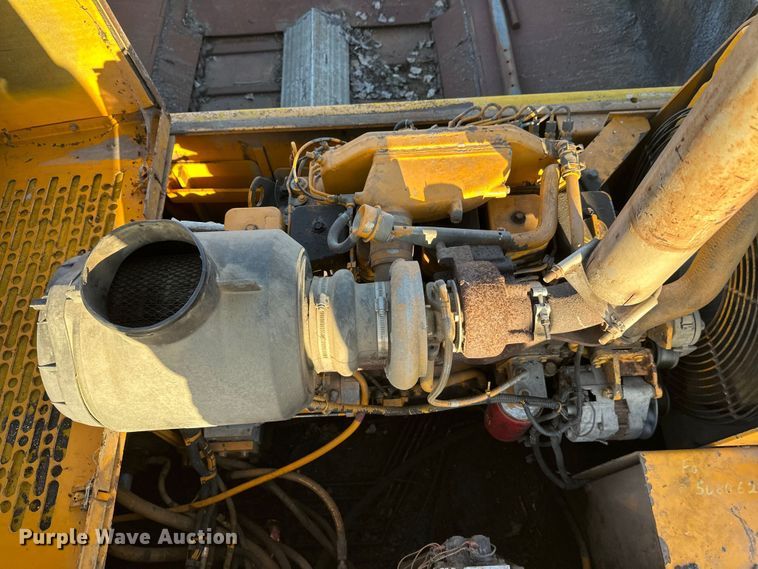 image for item DW4364 1998 Blaw Knox PF-3200 paver